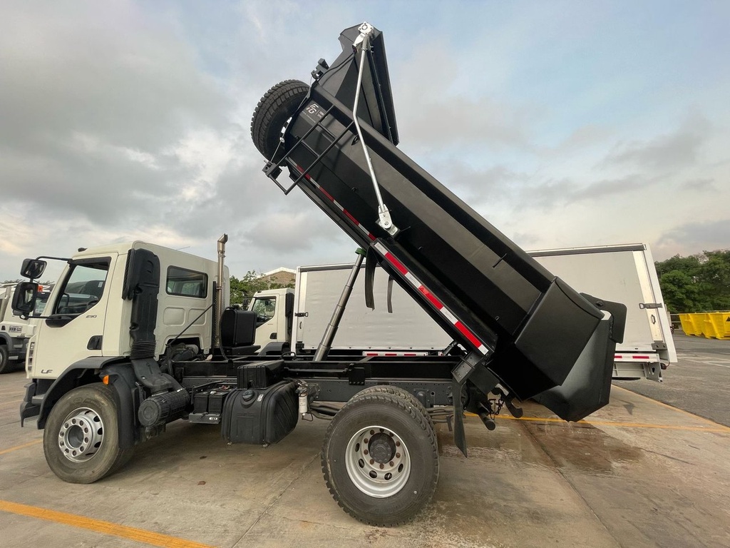 [PF-VOL-OTR-VOLCO07MT3CONPISODE47MMY-00205] VOLCO 07 MT³ — PISO DE 4.7 MM Y LATERALES EN 4MM