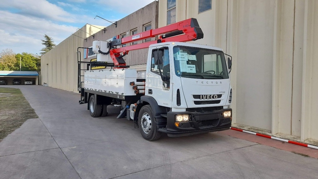 HIDROELEVADOR ARTICULADO BL15CAL 46KV — 1 CANASTILLA AISLACIÓN 46KV + AISLACIÓN DE CHASIS + LINER